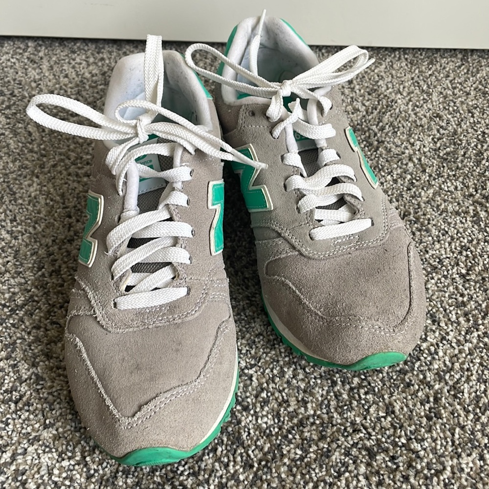 New Balance grey and teal 565